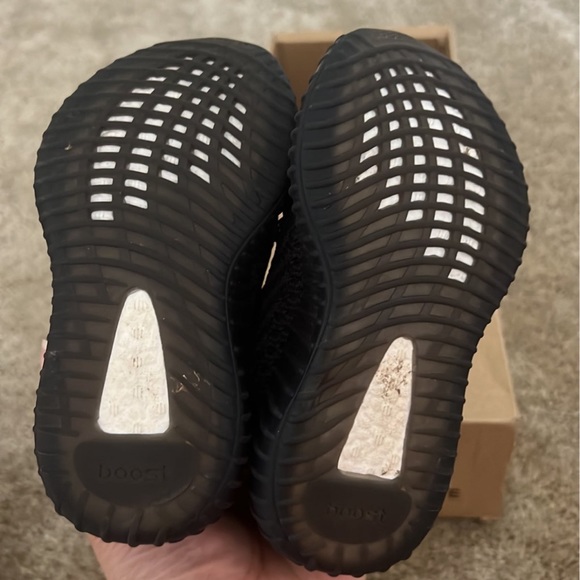 Yeezy Boost 350 V2 - Picture 3 of 5